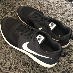 Nike men’s black shoes